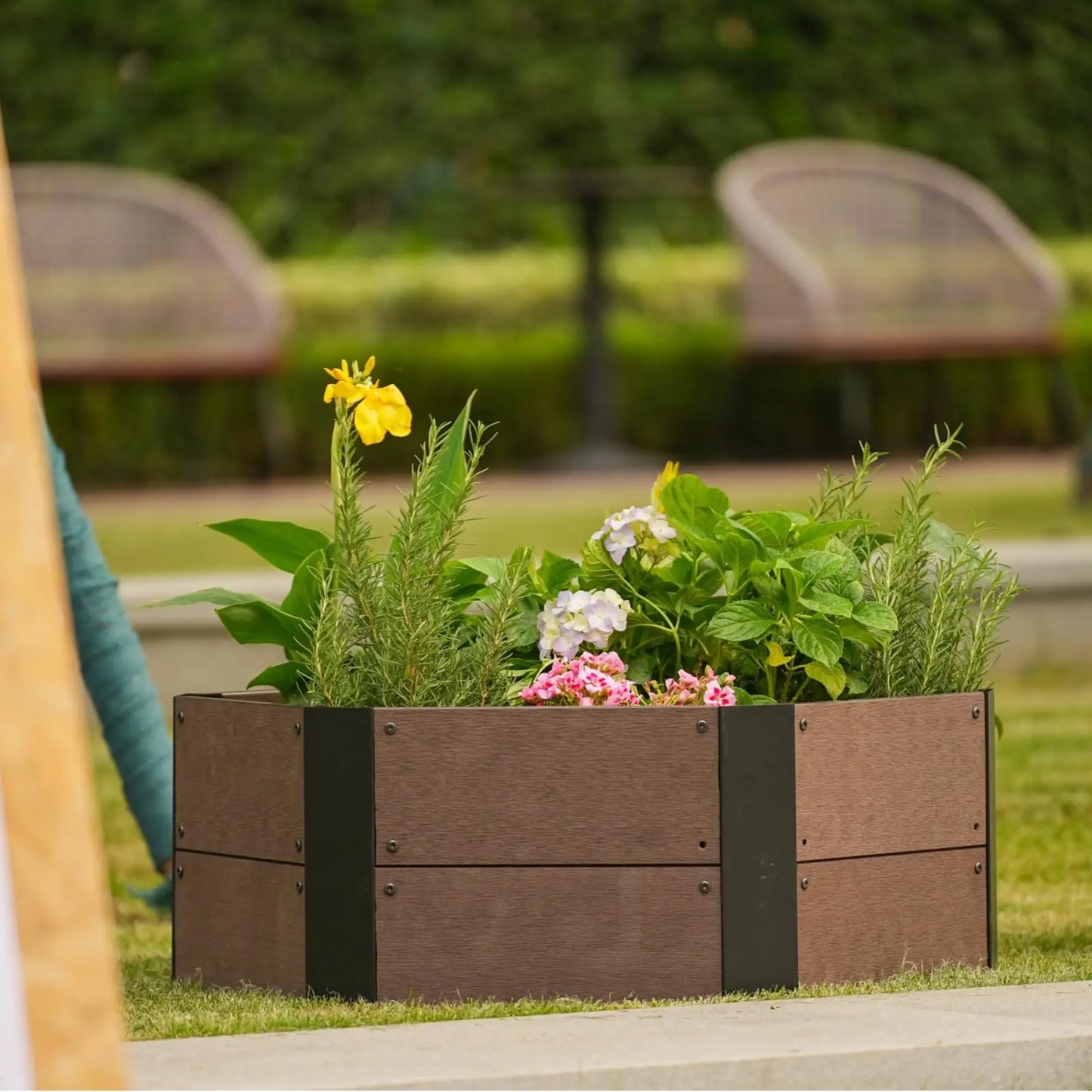 Hexagon Raised Garden Bed Kit, 6-Panel Wood Look Planter Box for Indoor & Outdoor Use, 11.8 Inches Deep Large Herb & Vegetable