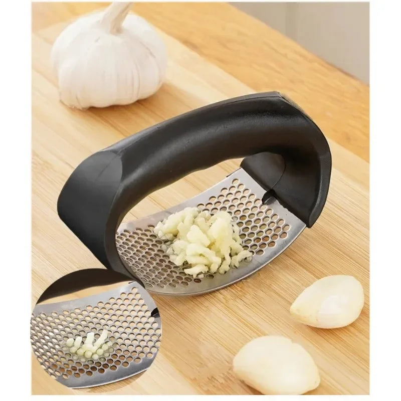 Stainless Steel Garlic Press – Manual Mincer for Garlic & Ginger, Easy-Clean Kitchen Tool