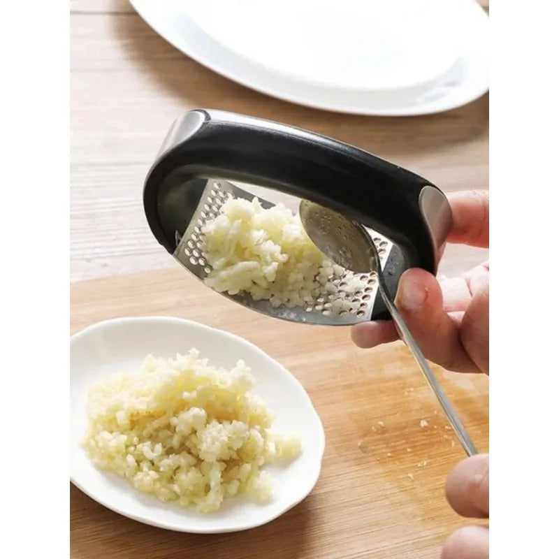 Stainless Steel Garlic Press – Manual Mincer for Garlic & Ginger, Easy-Clean Kitchen Tool