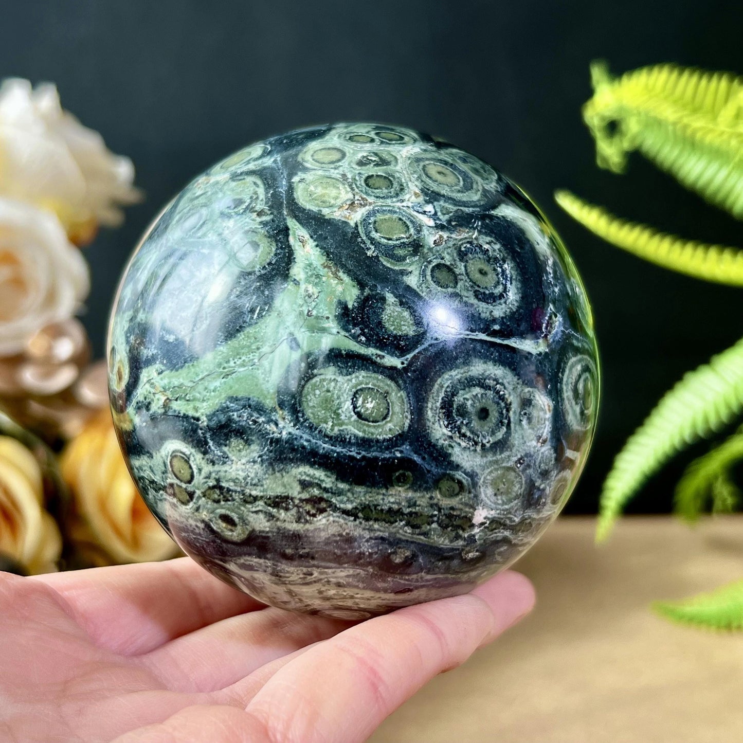 1pc Exquisite Green Kambaba Sphere, Hand-Polished Crystal Ball, Unique Healing Stone, Perfect for Home Decor & Special Gift
