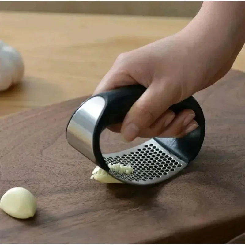 Stainless Steel Garlic Press – Manual Mincer for Garlic & Ginger, Easy-Clean Kitchen Tool