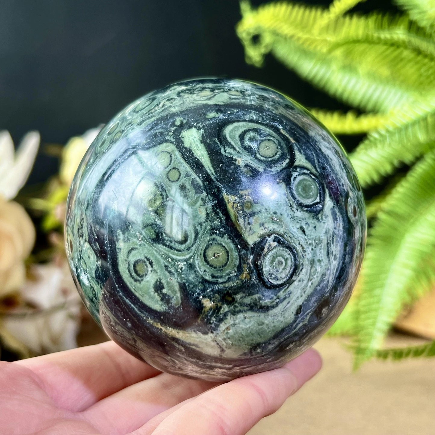 1pc Exquisite Green Kambaba Sphere, Hand-Polished Crystal Ball, Unique Healing Stone, Perfect for Home Decor & Special Gift